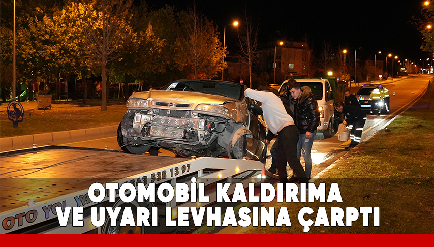 Otomobil Kaldırıma Çarptı